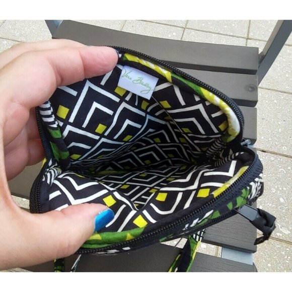vera bradley crossbody hipster purse Green black retired pattern. - Picture 9 of 9